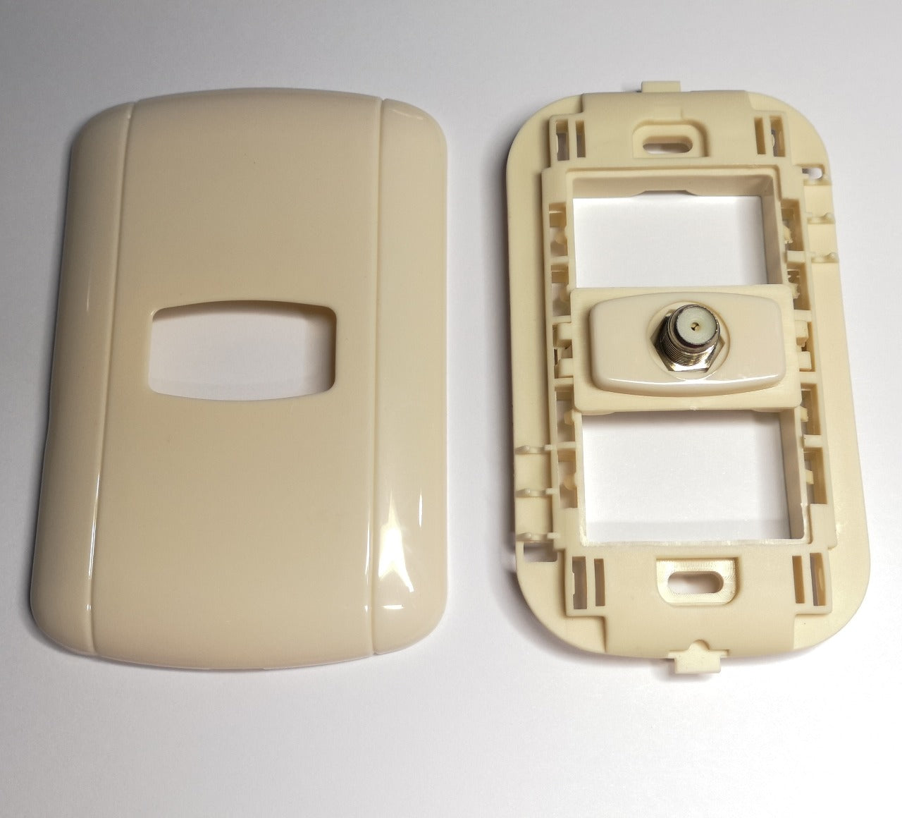P1152 Placa Pared Coaxial Hembra Tipo-F - (AD44773)