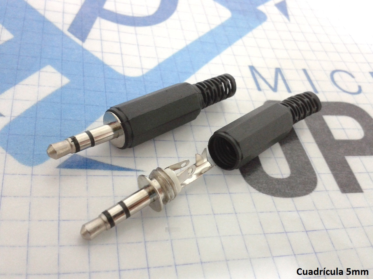 P-105A 3.5mm Stereo Plastic Plug - (AD3352)