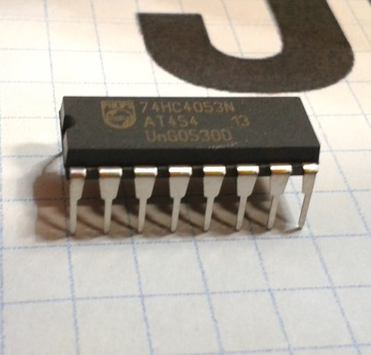 74HC4053 Multiplexor Analogico (2 E/S - 1 E/S) - (AD101)